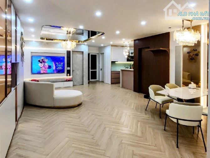 Bán căn hộ 3 ngủ- Lô góc- Full nội thất- Phố Nguyễn Đức Cảnh- Gần Hồ Đền Lừ-  Hơn 4 tỷ