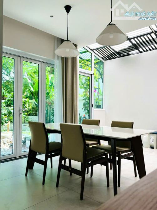 Biệt thự góc 2 mặt tiền– siêu phẩm trong lòng Thảo Điền,Q2 (17x23m) -3 tầng- 98tỷ về 90 tỷ - 10