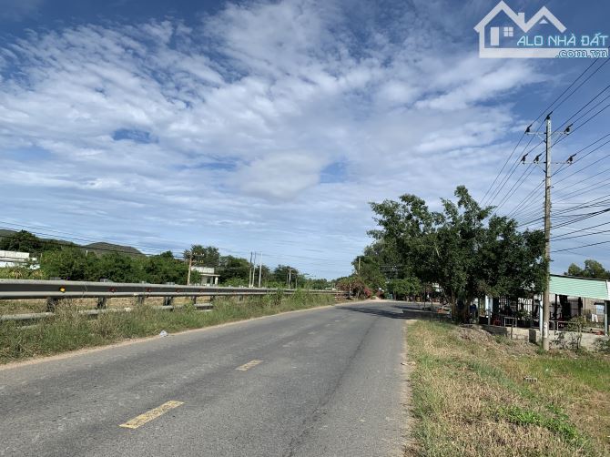 bán 1 sào đất CLN mặt nhựa, cách đường dẫn sân bay PT 500m, SHR - 3