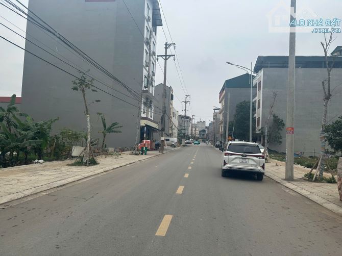Bán đất giãn dân  lãm trại nhìn chếch  v Hoa DT 162m, MT8,8, Hướng TN, Giá 7,2 tỷ - 1