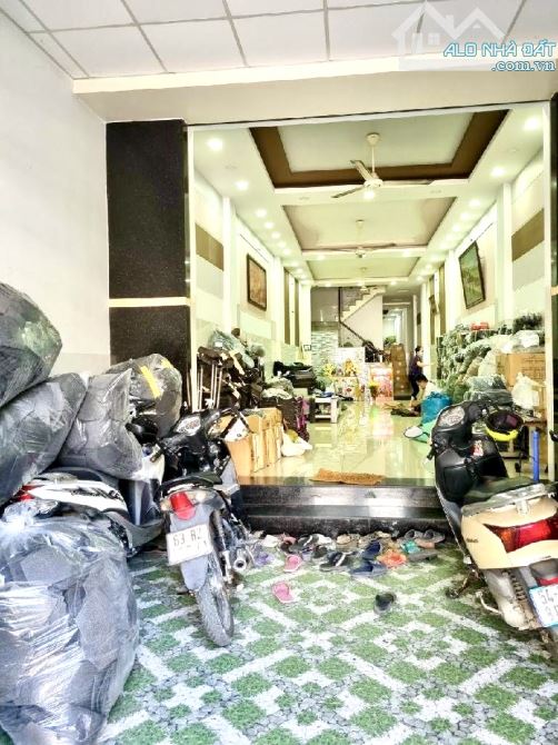 MẶT TIỀN LÝ CHIÊU HOÀNG QUẬN 6 - NGANG LỚN 5M - DT 150M - 5 TẦNG - THANG MÁY - VỊ TRÍ ĐẸP - 1