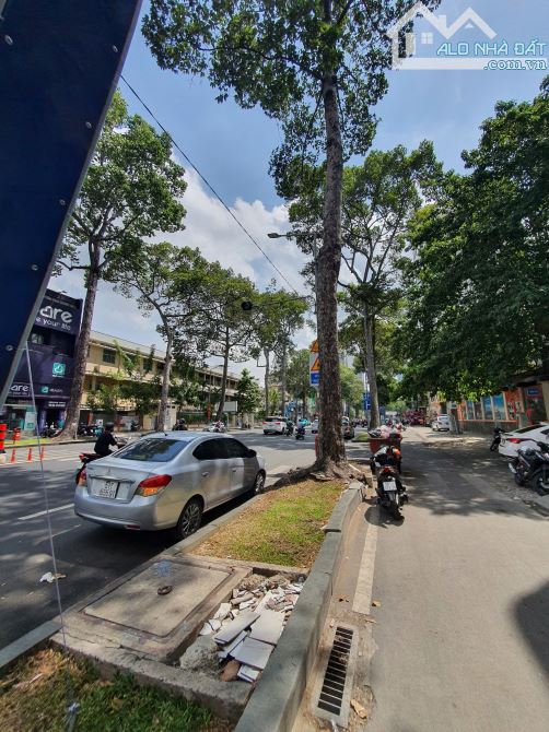 Cho thuê nhà mặt tiền 351 đường Trần Hưng Đạo, Cầu Kho, Quận 1. DT: 4*18m. KC: 5 tầng - 1