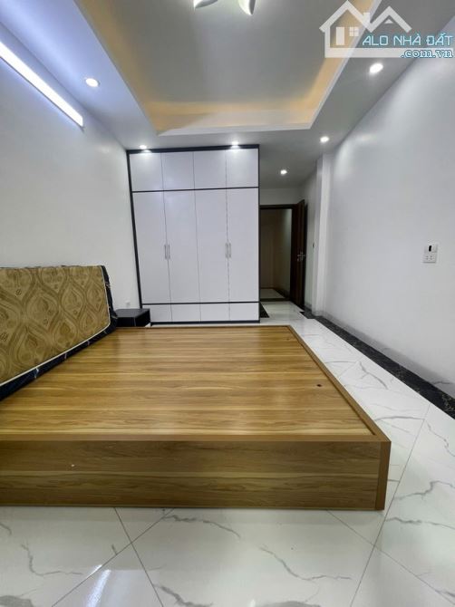 Hơn 6 tỷ Ngõ Gốc Đề, Hoàng Mai, lô góc, 2 thoáng, 40m2x 5tầng, Mt 4m, ngõ thông ba gác - 1
