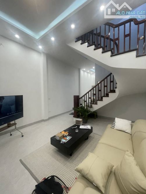 Nhà Ngọc Lâm 50m 5 tầng MT 5 m phân lô cán bộ giá hợp lý 12 tỷ - 1