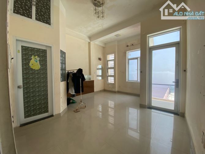 BÁN GẤP - GIÁ RẺ NHẤT KHU VỰC- NHÀ 3 TẦNG KINH DOANH ĐỈNH- PHỐ THỜI TRANG LÊ DUẨN - 1