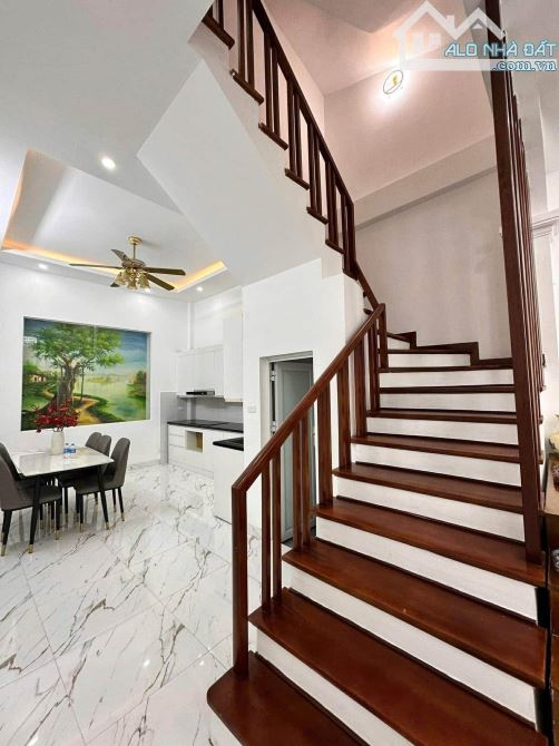 BÁN NHÀ NGỌC LÂM - 8.X TỶ - 43M2 - MT4M - 5 TẦNG - 4 PN - Ô TÔ - GIẢM GIÁ SỐC - 1