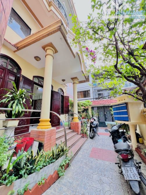 BIỆT THỰ CỔ - KHU VIP PHAN XÍCH LONG - PHÚ NHUẬN – 3 TẦNG- 240M2- NGANG 12M – CHỈ 37.9 TỶ - 1