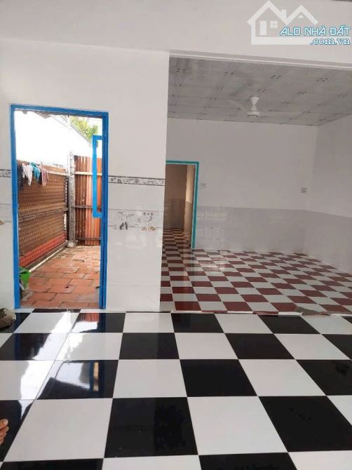Bán nhanh căn nhà Ngay sát bên bệnh viện huyện Hóc Môn. 1 sẹc đường Bà Triệu, 850 triệu - 1