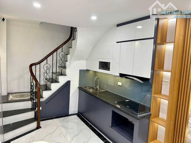 Bán nhà phố Nguyễn Lương Bằng, 26mx5 tầng, giá 5.9 tỉ, kinh doanh đa dạng - 1