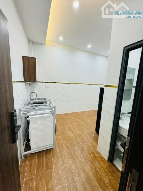 Bán căn hộ dịch vụ cao cấp đường Lạc Long Quân, P3, Q11 - 1