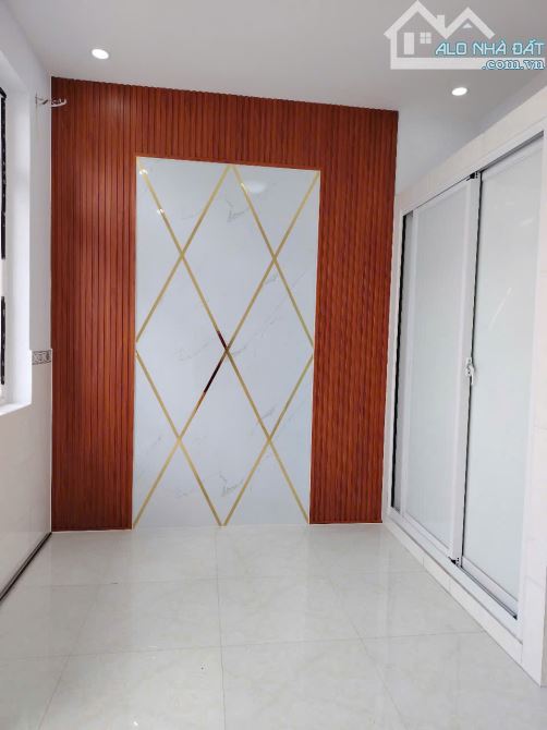 Nhà 4 tầng đường xe hơi thông suốt , chợ Đông Bắc , gần CV Phần Mềm , giá chỉ 4.85 tỷ - 1