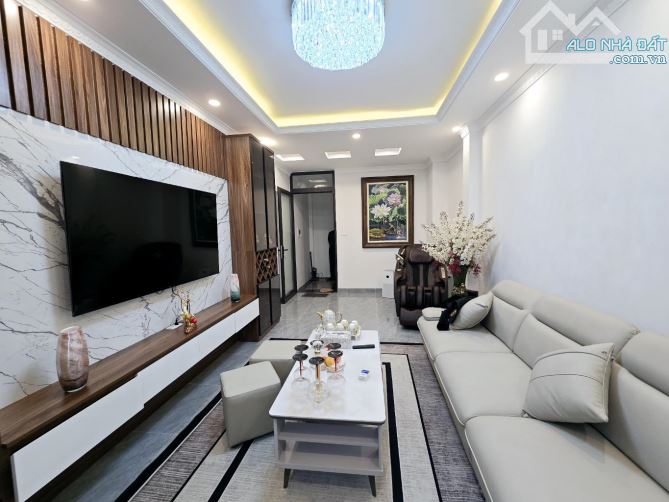 Nhà 6 tầng mới kính kong, Giang Biên, full nội thất xịn xò, ô tô cách 10m, 31m, nhỉnh 5 tỷ - 1