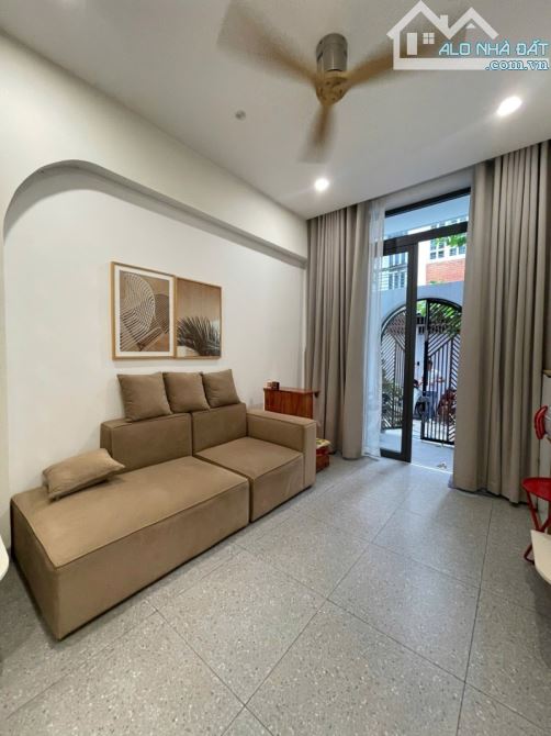 Nhà đẹp Phạm Văn Bạch, P15 Tân Bình. DT 52m2. 3 tầng BTCT. Ngang A4 nở hậu. Giá 5.15 tỷ TL - 1