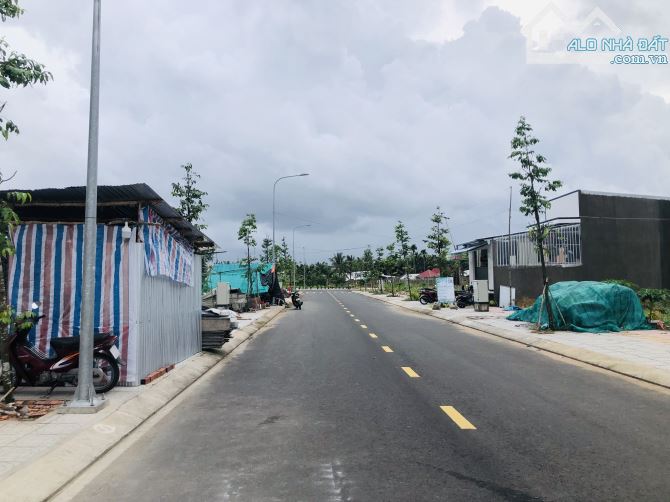 BÁN NỀN CÓ HẺM HÔNG 4M KDC P4 VỊ THANH HẬU GIANG - 1