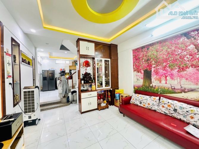 NHÀ SIÊU PHẨM, Nguyễn Kiệm, Phú Nhuận, HXH 5m, 3Tầng - 4PN,3WC - DT 40m2, Hơn 7 tỷ - 1