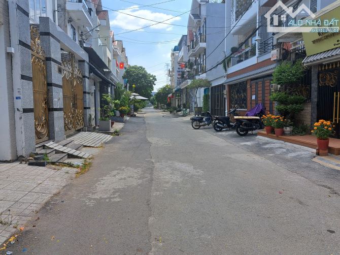 Bán gấp biệt Thự khu Minh Lan đường Thạnh Lộc 16, Quận 12 - Ngay ngã tư Ga dt 7x17m - 1