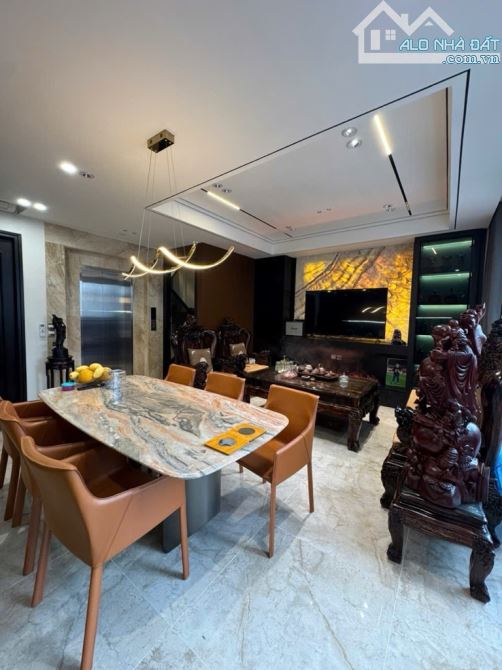 Bán nhà ngọc lâm 48/50m2 dân xây , 6 tầng tháng máy , gara ô tô