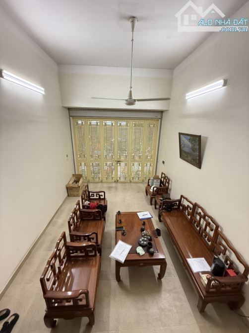 BÁN NHÀ PHÂN LÔ HOÀNG CẦU ĐỐNG ĐA,52M2 x 5 TẦNG,O CHƠF THANG MÁY- VỈA HÈ KINH DOANH. - 1