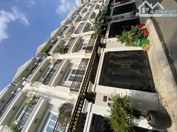 NHÀ 4 TẦNG MỚI TINH - ĐẶNG VĂN BI TRƯỜNG THỌ - KHU COMPOUND ĐỈNH 18 CĂN - OTO ĐỖ CỮA - 1