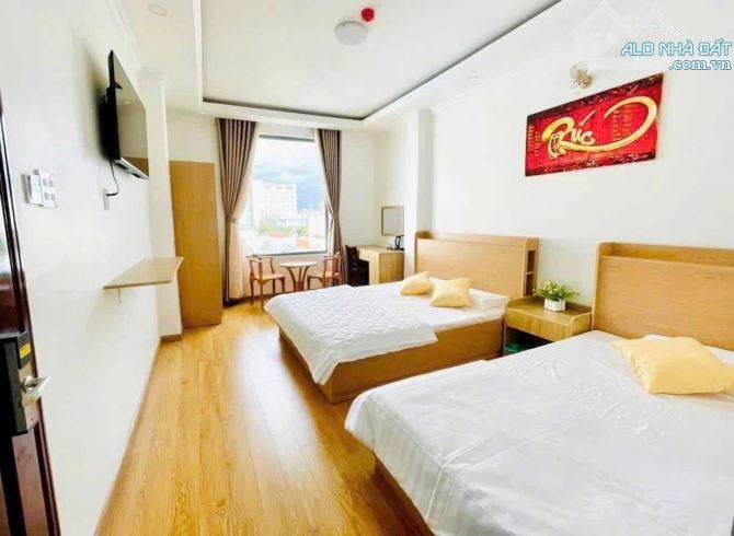 Bán khách sạn 6 lầu khu tđc Trần Quang Khải gần SVĐ Cần Thơ dt 8.4x14.5 hoàn công sổ hồng - 1