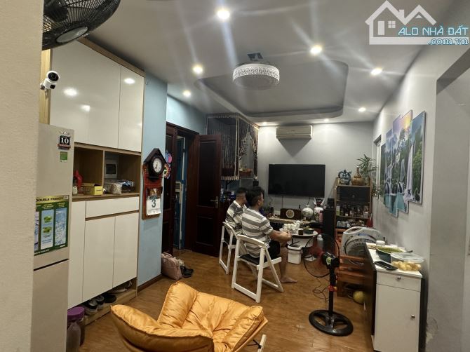 Bán căn hộ mặt phố Nguyễn Quốc Trị, 65m2, 2PN, 2VS, 2Ban công, Khách Bếp. Giá chào: 4,2 tỷ - 1