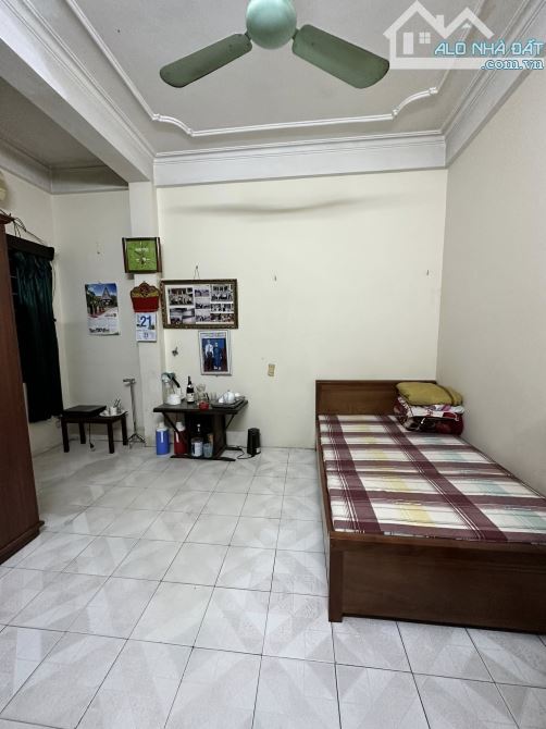 Cần bán gấp siêu phẩm phân lô Trần Quốc Hoàn 37m2 6T, ô tô tránh, dừng đỗ, ngõ thông kinh - 1