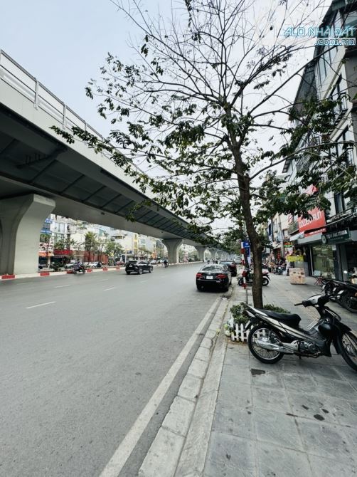 Bán nhà mặt phố Minh Khai - Vỉa hè rộng - kinh doanh sầm uất - 200m2 - MT 10m - 70 tỷ - 2