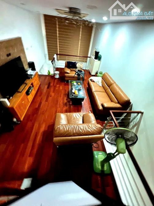 BÁN NHÀ ÂU CƠ. TÂY HỒ. 42M2 5 TẦNG MT 4M GIÁ 10 TỶ- NGÕ THÔNG CÁC NGẢ - RẤT GẦN Ô TÔ - - 2