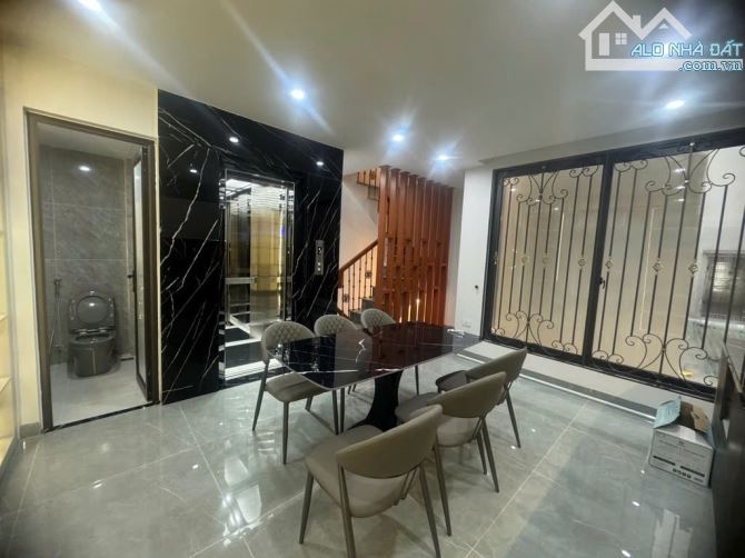NHÀ ĐẸP- NỘI THẤT ĐẸP- THANG MÁY - GẦN ĐƯỜNG LỚN- NGÕ 24 NGỌC LÂM - LONG BIÊN - 2