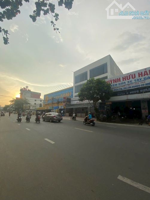 Bán tòa nhà 4 tầng mặt tiền đường Phạm Văn Thuận, TP. Biên Hòa - 2