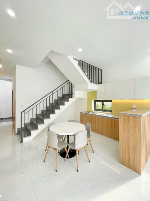 Nhà siêu hiện đại sổ riêng thổ cư đầy đủ nội thất, cách trục đường chính 50m - 2