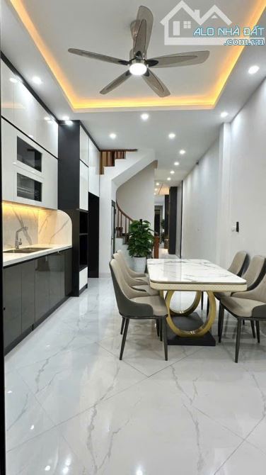 HIẾM CHƯA TỪNG CÓ- PHÂN LÔ- GARA Ô TÔ-HAI BÀ TRƯNG - NỞ HẬU - 2 THOÁNG-78m x5 T - 2