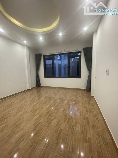 Nhà Ngọc Lâm 50m 5 tầng MT 5 m phân lô cán bộ giá hợp lý 12 tỷ - 2