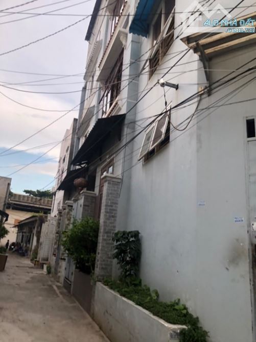 BÁN CHDV MT TÂN THỚI NHẤT 20 DT TO GIÁ RẺ 9.8x16 THU NHẬP 25TR CHỈ 9TỶ - 2