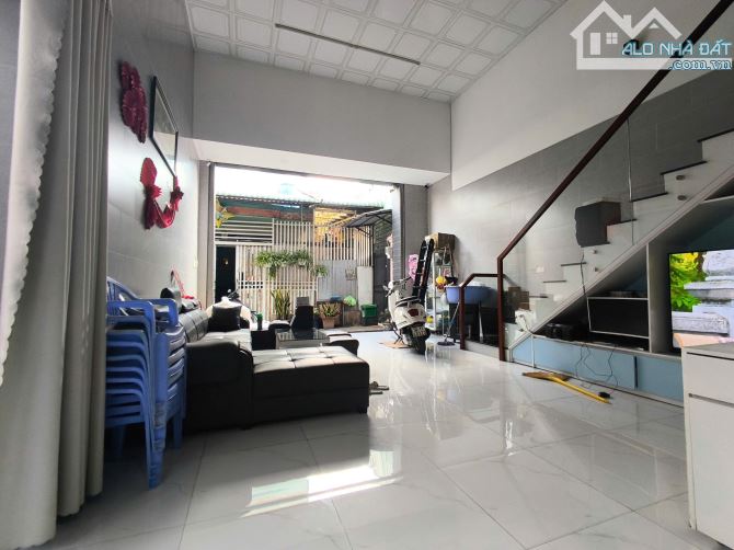 Bán nhà 2 tầng ngang 10 dt 120m2 ngay Trung Chánh hóc môn 3pn giá 5tỷ. - 2