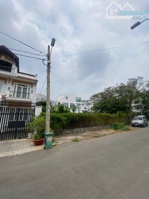 Bán gấp đất nở hậu biệt thự Nguyễn Văn Hưởng 10x20m.Giá 40 tỷ - 2