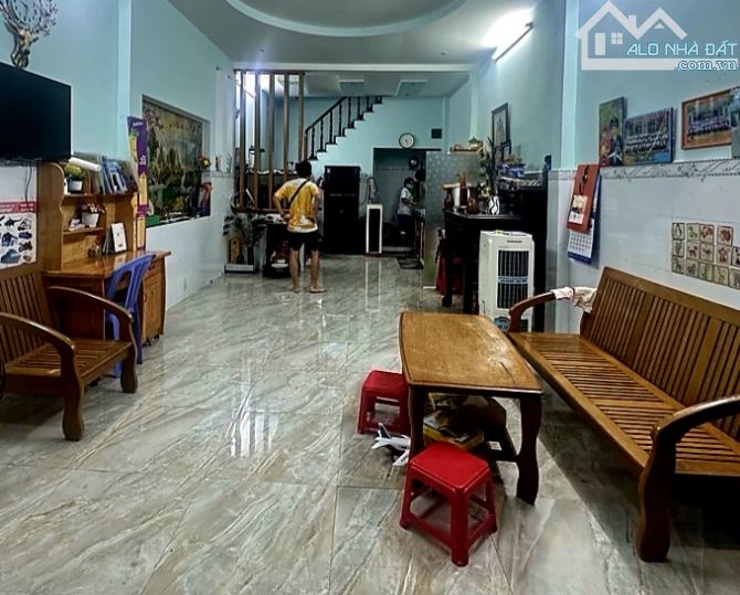 Bán nhà 3 tầng cách vài bước mặt tiền Hậu Giang, 5PN hẻm thông nở hậu chỉ 5,5 tỷ.. - 2