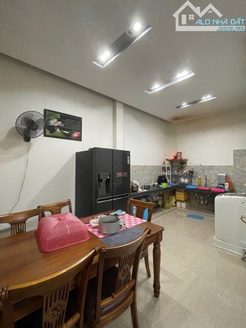 Bán nhà 2 lầu đường ô tô sổ riêng thổ cư ngay chợ Biên Hoà giá chỉ hơn 3tỷ - 2