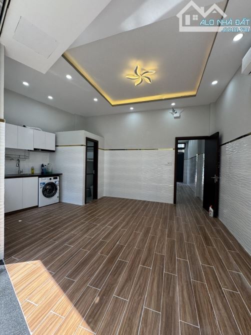 Bán căn Hộ dịch vụ cao cấp đường Hàn Hải Nguyên, P2, Q11 - 2