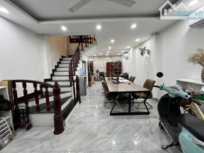 PHÂN LÔ CHÙA LÁNG NGÕ THÔNG OTO TRÁNH KINH DOANH GẦN PHỐ 5 TẦNG 50m MT 5.2m 18 Tỷ - 2