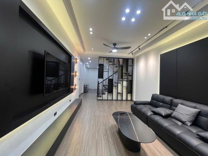 TUYỆT PHẨM NGỌC LÂM 48M - 5 TẦNG, Ô TÔ ĐỖ CỬA HÀNG XÓM MIPEC, - HƠN 11 TỶ - 2