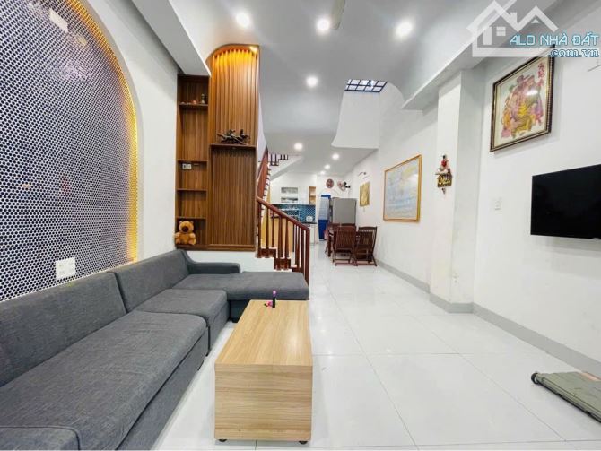 Bán nhà đẹp 3 tầng kiệt oto Nguyễn Hữu Thọ. Dt 60m2 sát Duy Tân, Nguyễn Văn Linh vô ở toot - 2