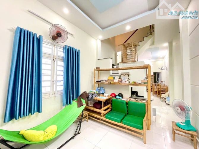 NGAY TRƯỜNG THPT ĐÀO SƠN TÂY THỦ ĐỨC - NHÀ 2 TẦNG 4PN 70M2 - SỔ RIÊNG HOÀN CÔNG CHỈ 4.9 TỶ - 2