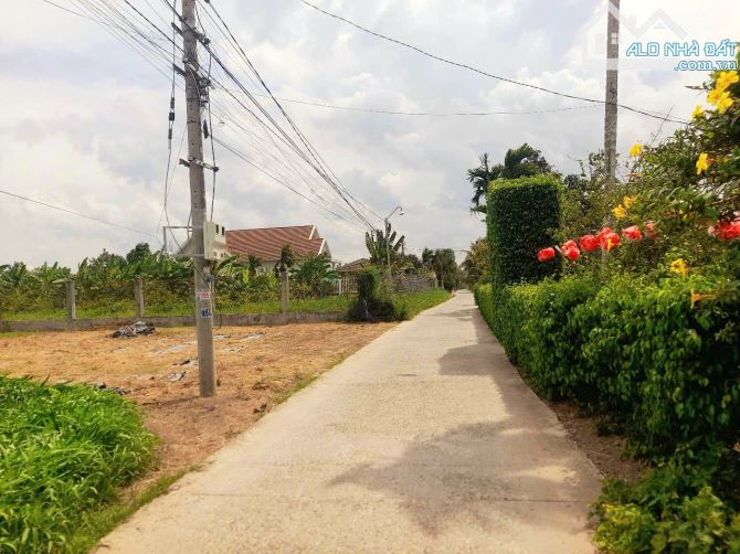 Siêu phẩm, 1170m2 đất có 300m2 thổ cư, kdc Mỹ Thạnh, 850tr - 2