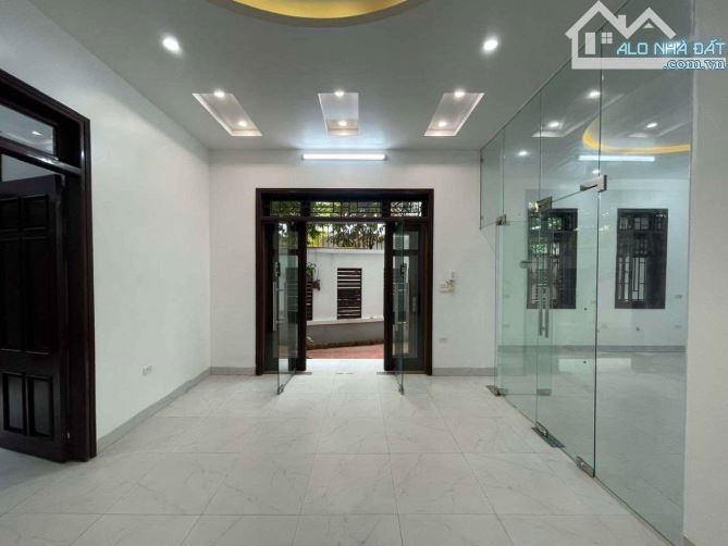 BIỆT THỰ CAO CẤP MỘ LAO HÀ ĐÔNG, LÔ GÓC, Ô TRÁNH VỈA HÈ, 157M2- 3 TẦNG- MT 22M- GIÁ 32 TỶ - 2