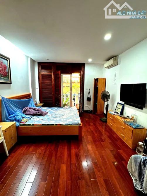 BÁN NHÀ ÂU CƠ. TÂY HỒ. 42M2 5 TẦNG MT 4M GIÁ 10 TỶ- NGÕ THÔNG CÁC NGẢ - RẤT GẦN Ô TÔ - - 3