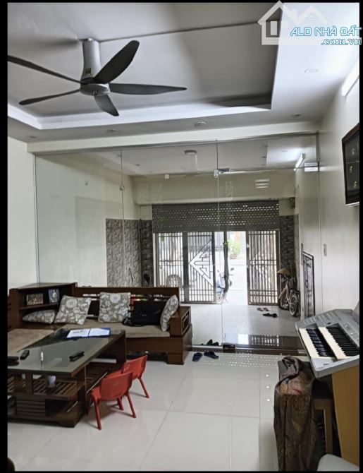 Mặt phố Hàng Bài, Hoàn Kiếm, Hà Nội. 2290m2, 3 tầng, mt 38m - 3