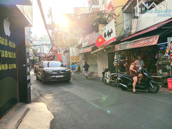Nhà bán.Khu sầm uất.Tiện ích phủ đầy.Kết cấu 4 tầng.DT lý tưởng 70 m2.Lý Thường Kiệt.Q TB - 3