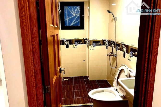 PHÚ NHUẬN, P.3, BÁN GẤP TÒA NHÀ  6 TẦNG, 10 PHÒNG KINH DOANH, SÁT MẶT TIỀN ! - 3