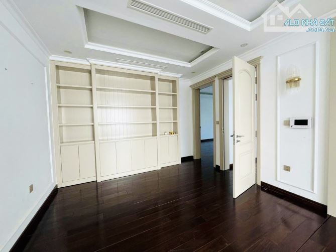 Bán Biệt Thự Việt Hưng DT: 233m2 , Thang Máy , Gara Ô tô - Đầu Tư . Giá :56 Tỷ - 3